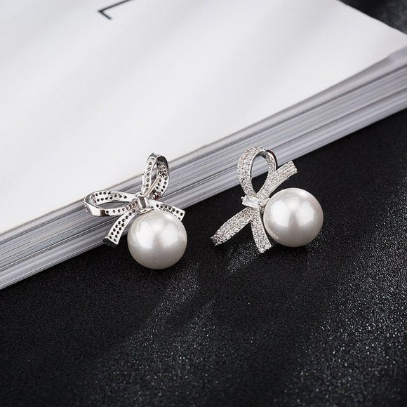NEW Bowtie Pearl CZ Stud Earrings - Picture 5 of 5
